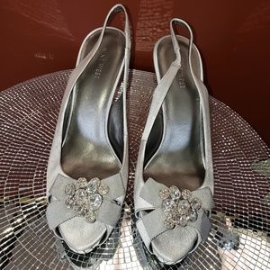 Women's dress shoes